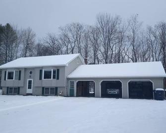 Quiet House - Waterbury Center - Building