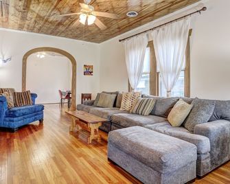 Cajun Cottage located in downtown New Iberia - Nueva Iberia - Sala de estar