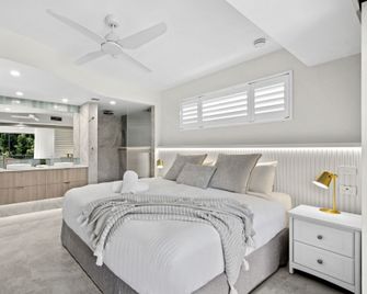 French Quarter by Stay Noosa - Noosa Heads - Bedroom