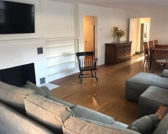 Cozy Home Heart of the Village Near Golf & Colgate - Hamilton - Sala de estar