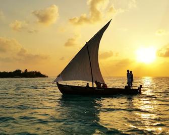 Dhiffushi White Sand Beach Hotel - Dhiffushi