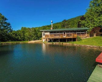 Bull Creek Peaceful Escape - Asheville