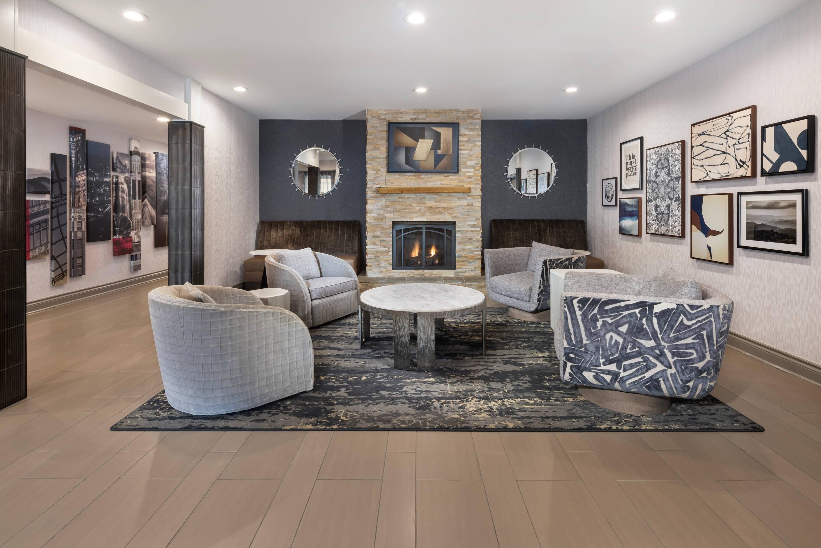 Country Inn and Suites Asheville Downtown Tunnel Rd - אשוויל - טרקלין