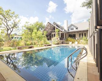 OYO 75378 Thawapee Resort - Rayong - Pool