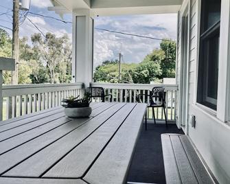 ♪Bungalow of Soul♬6 King Beds Nxt②Dwntwn w/Balcony Outdoor Seating - Tampa - Balcón