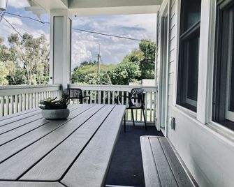 ♪Bungalow of Soul♬6 King Beds Nxt②Dwntwn w/Balcony Outdoor Seating - Tampa - Balkon