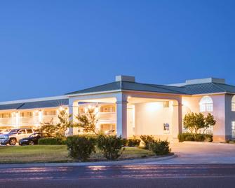 Days Inn by Wyndham Fort Stockton - Fort Stockton - Κτίριο