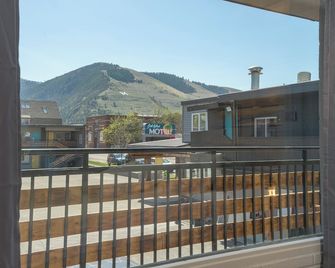 Bel Aire Motel - Missoula - Balcón