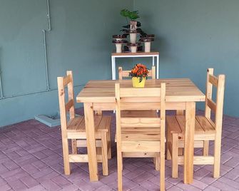 7 On Strauss - Beaufort West - Dining room