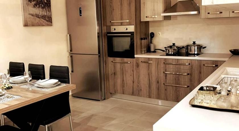 Kitchen view of Helen`s Luxury Apartment