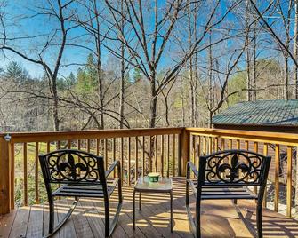 Rivers Edge Treehouses - Robbinsville - Building