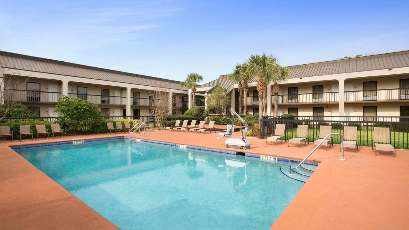 Days Inn by Wyndham Jacksonville Airport