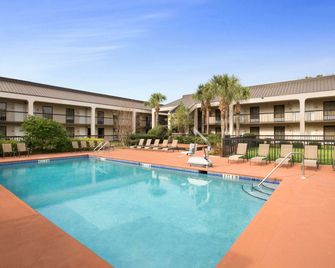 Days Inn by Wyndham Jacksonville Airport - ג'קסונוויל - בריכה