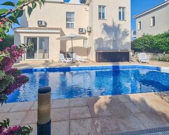 Gorgeous Home In Neo Chorio With Wifi - Neo Chorio - Piscina