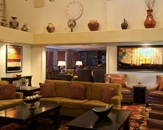 Embassy Suites by Hilton Flagstaff - Flagstaff - Front desk