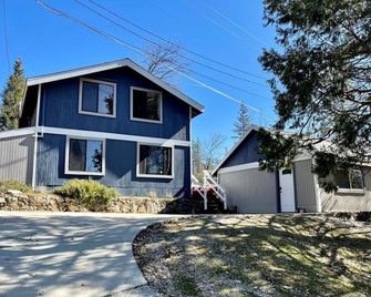 3 bedrooms house in tranquil Bass Lake with AC WiFi Enjoy relaxation - Bass Lake - Building