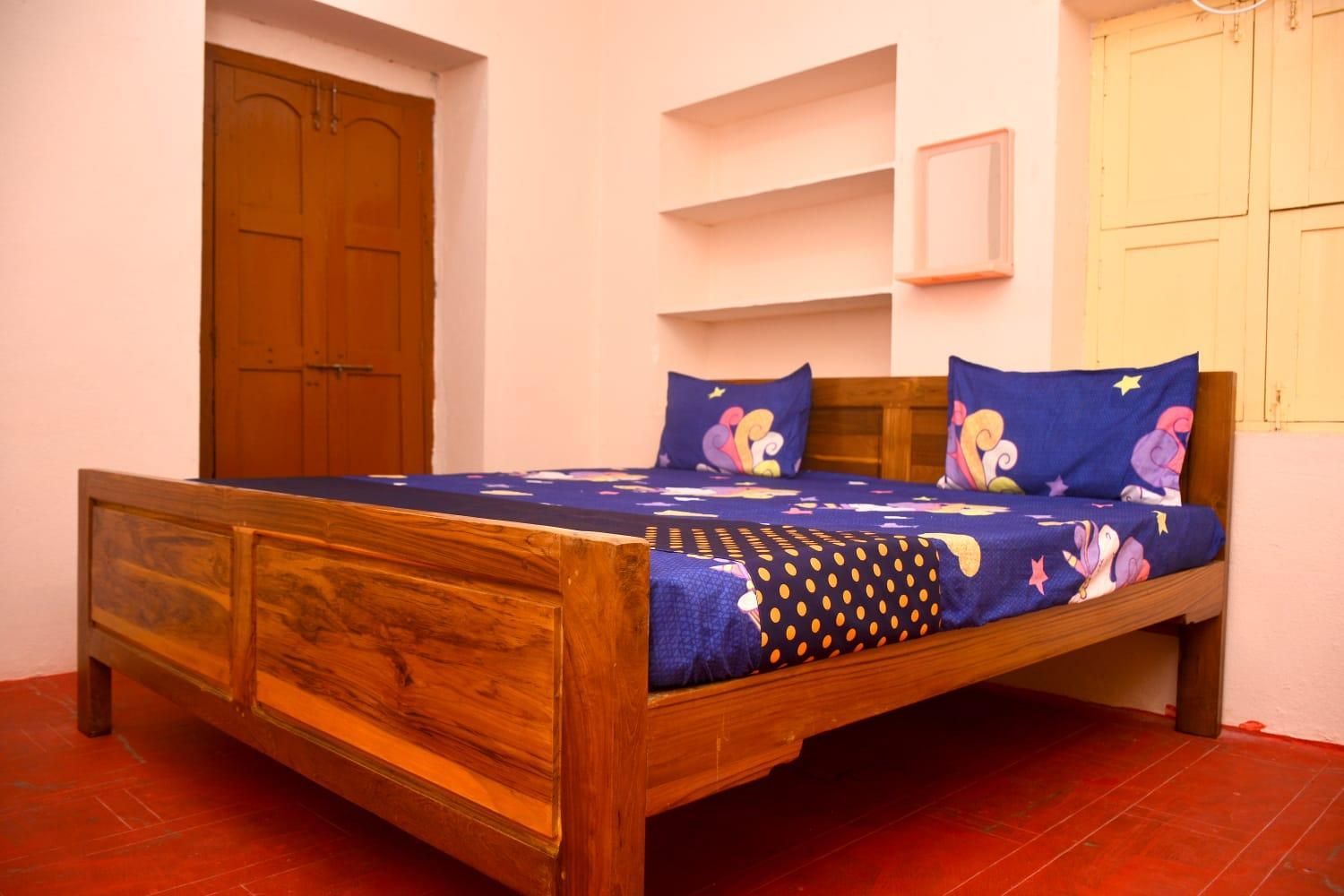Hotel R homestay - Srīsailam - Habitación