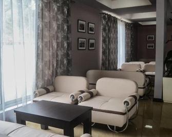 Imperial Hotel Ih - Elbasan - Living room