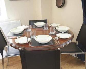 Bryncoch - Llanelli - Comedor