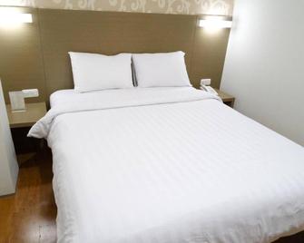 Yokotel Hotel - Bandung - Bedroom