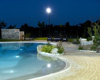Tenuta Monaci La Murra - Carmiano - Piscina