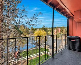 Riverfront Top Floor Condo near downtown Bend - Bend - Balcony