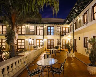 Don Antonio Posada - Colonia del Sacramento - Pati