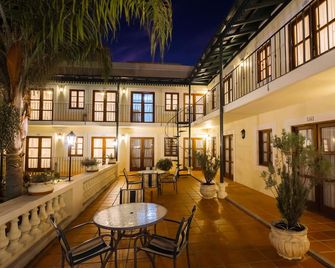 دون أنطونيو بوسادا - Colonia del Sacramento - شرفة مرصوفة