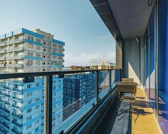 Komunna Luxe - Batumi - Varanda