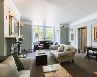 The Rosevine - Truro - Olohuone