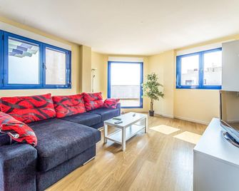 Gorgeous Apartment In Torreblanca - Torreblanca - Living room