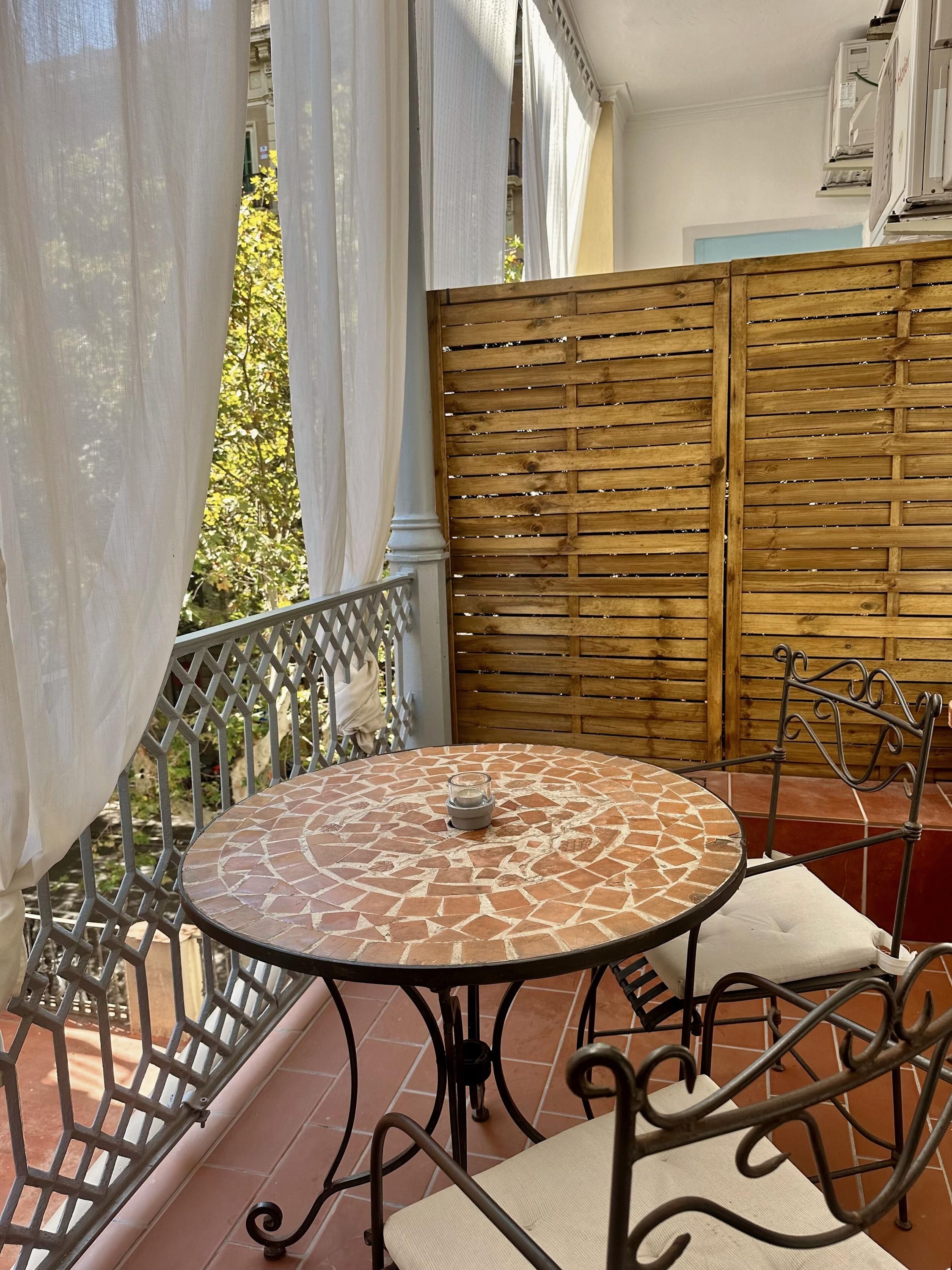 Casa Consell Gran Via, Guest House