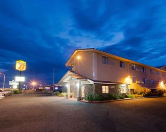 Super 8 by Wyndham Las Cruces/White Sands Area - Las Cruces - Byggnad