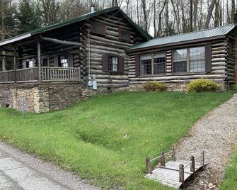 Alpine Lakeside Manor - Terra Alta - Building