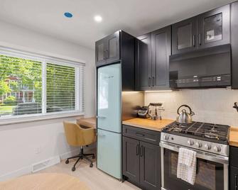 Newly Updated 1 Br Flat Near Downtown A2 - Ann Arbor