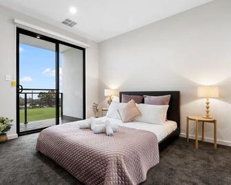 Woodforde 3BR house with an amazing view - Campbelltown - Bedroom