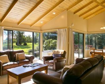 Tongariro Lodge - Turangi - Living room