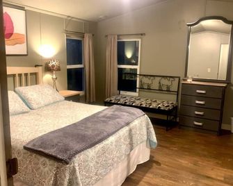 Cozy private 2 bedroom home in State College - Lemont - Bedroom