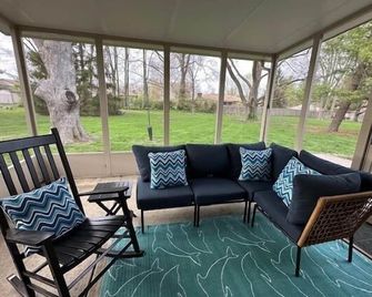 Sweet Magnolia - Newly Remodeled Ranch - Englewood - Patio