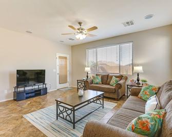 Near Parks and Golf Maricopa Home with Covered Patio! - Maricopa - Living room