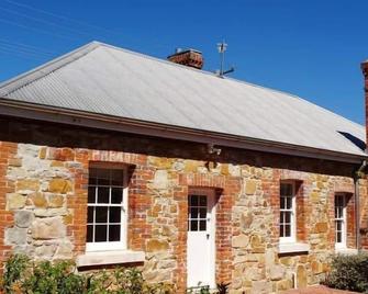 Tenterfield Accommodation’s“White Rose Cottage” - Tenterfield - Gebäude
