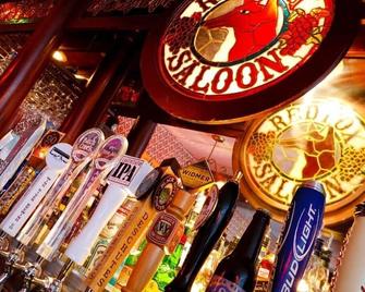 Two Convenient Accommodations, Just Minutes Away from Exciting Attractions! - Moran - Bar