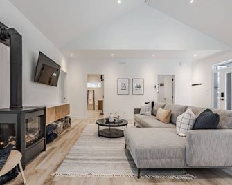 Légendaire Private Hot Tub Game room - Brownsburg-Chatham - Salon