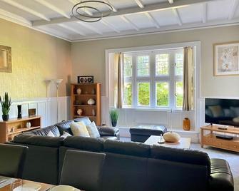 Luxury 2 Bed Apartment - Rossal House - Inverness - Living room