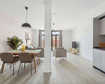 limehome Valencia Calle de Cadiz - Valencia - Dining room