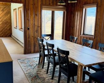 43-Acre Working Farm - 5br, Sleeps 11 - Collegiate Peaks Views - Cheese Creamery - Buena Vista - Jídelna