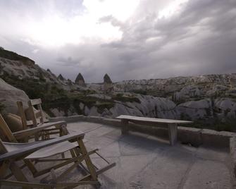 Fairy Chimney Inn - Göreme - Balcón