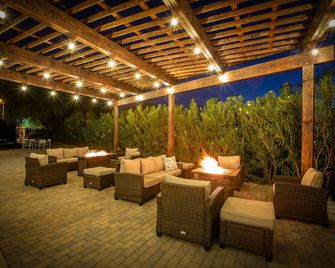Country Inn & Suites by Radisson,Tucson City Cntr - טוסון - פטיו