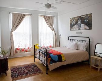 Object Hotel 1br Shared Bath Room 2c - Bisbee - Bedroom