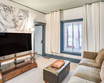 Charming Minneapolis Home w/ Deck, 5 Mi to Central - Medicine Lake - Living room